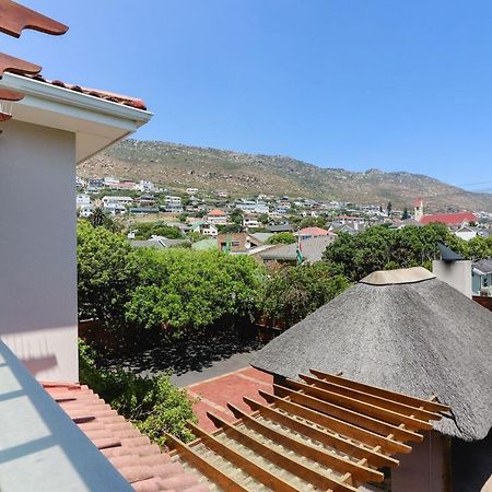 A Tuscan Villa Guest House Fish Hoek Exteriör bild