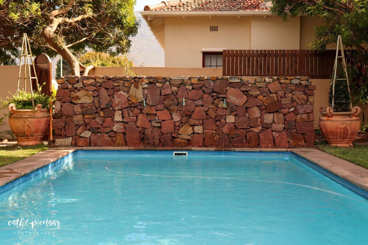 A Tuscan Villa Guest House Fish Hoek Exteriör bild